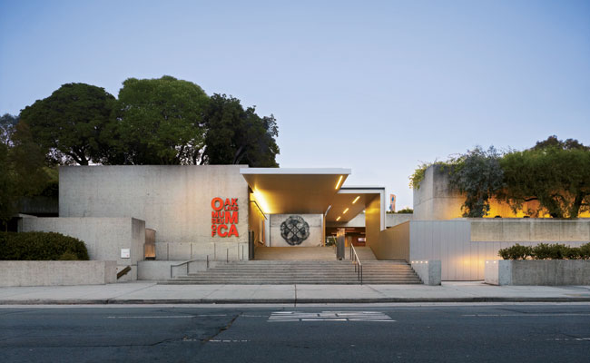 1969年に完成したオークランド博物館は、美術館・歴史博物館・自然博物館の3つの建物が、屋上庭園とテラス、中庭などの公園でひとつに統合されるという造りでした。